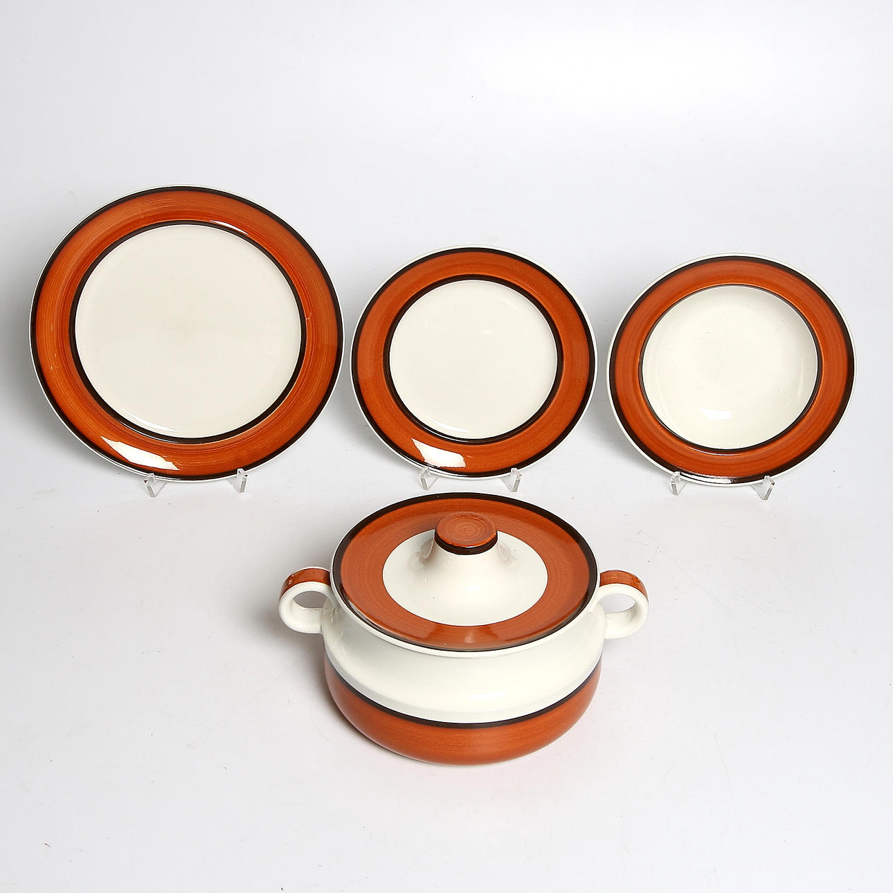 MATSERVIS, 31 delar, flintgods, "Arena", Stig Lindberg, Gustavsberg. 1900-talets andra hälft.