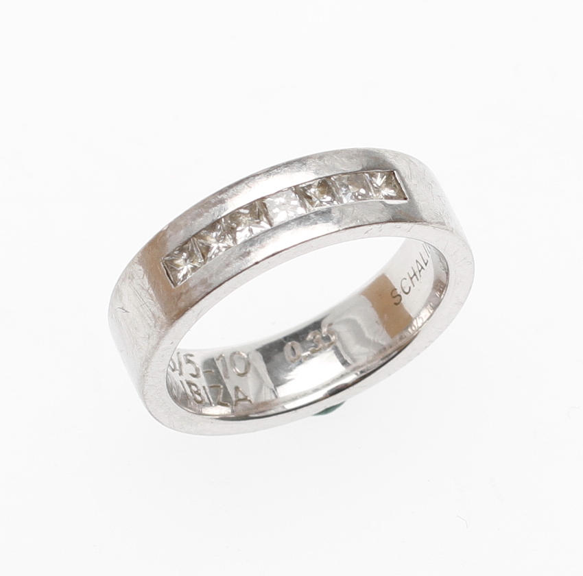 PRYDNADSRING, 18k guld med diamanter, vikt ca 7 gram.