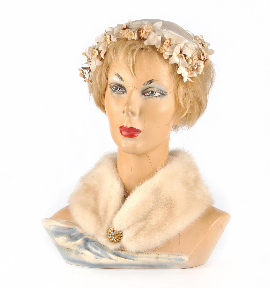 JOHN MICHELI STUDIO NEW YORK. ”Gloria Figur.” 1970-talets kvinnliga byst i art deco-stil.