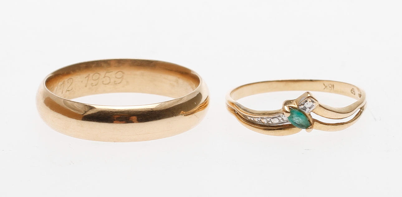 RINGAR, 2st, 18k guld, vikt ca 7,3 gram.