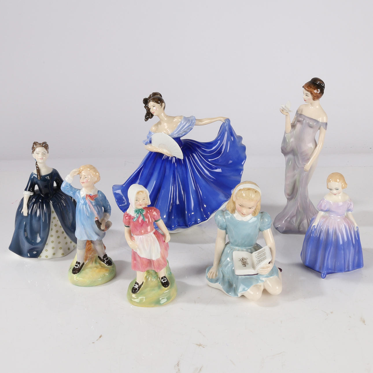 SIETE FIGURAS DE ROYAL DOULTON.