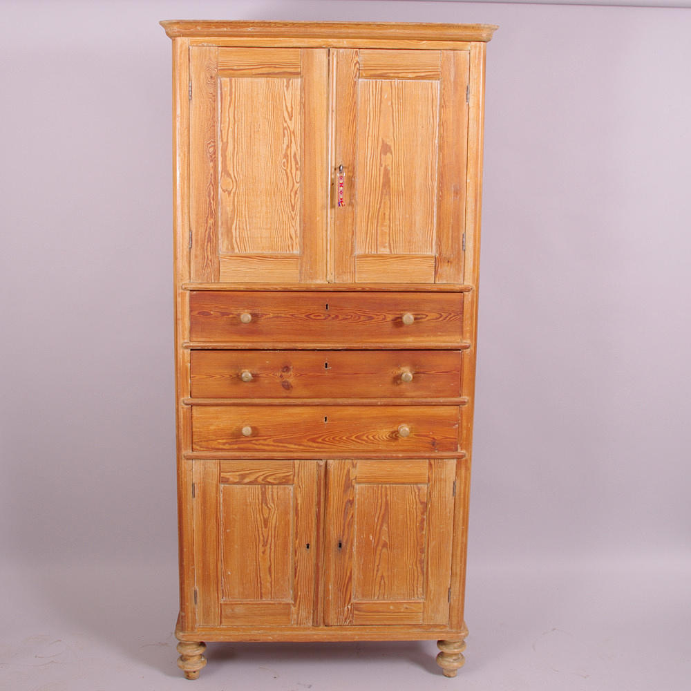 SKÅP, avlutad fur, sent 1800-tal.