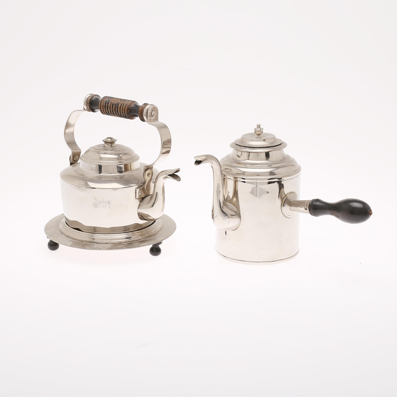 SERVERINGSKANDER, 2 stk, Skultuna.