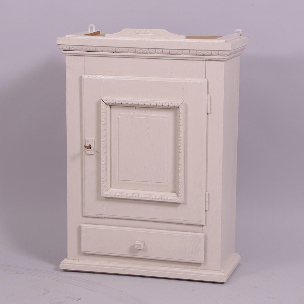 VÄGGSKÅP, vitmålat, 1800-tal.