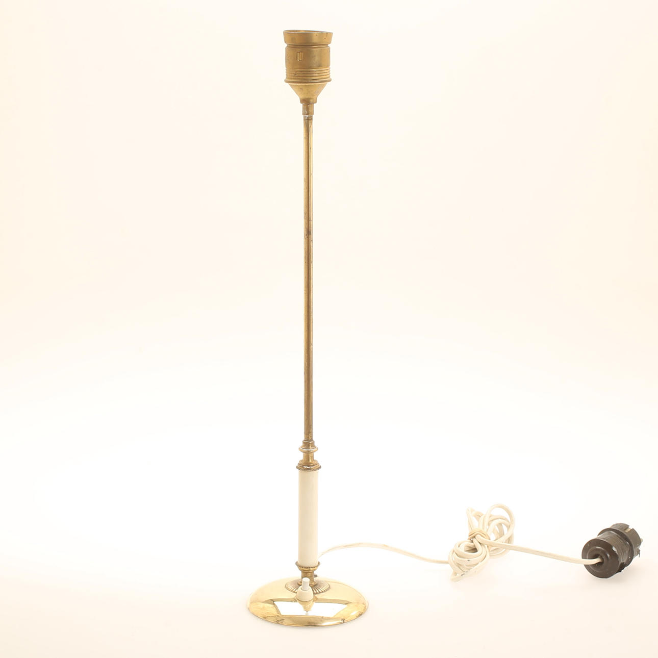 PÖYTÄVALAISIN, messinki, 1900-luku.