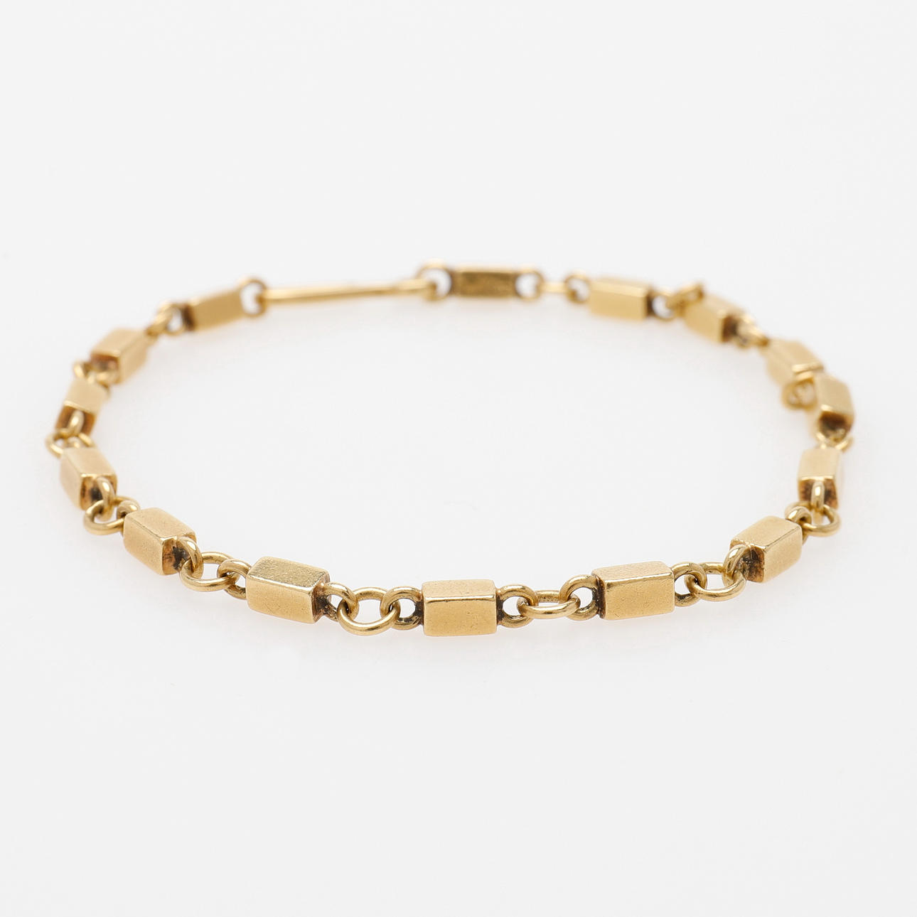 WIWEN NILSSON. ARMBAND MIT STÄBCHEN UND RINGEN.