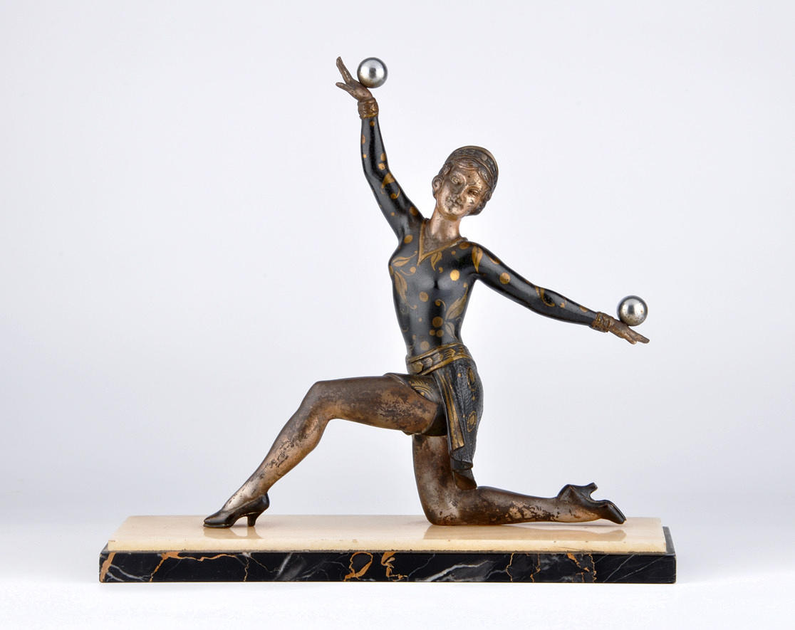 KUGELSPIELERIN. Art Deco ca.. 1930, metall med kallmålning.