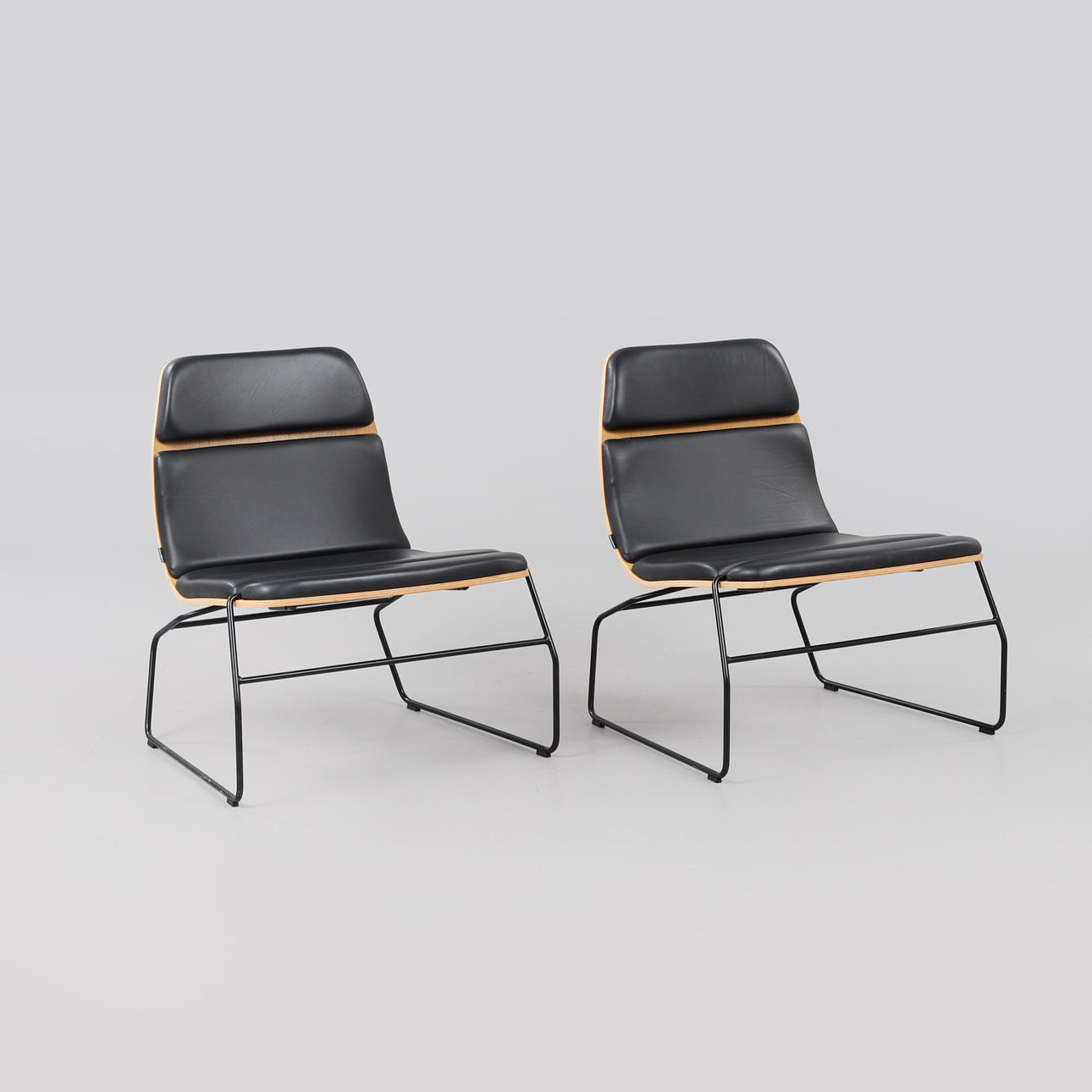 OLIVER SCHICK. Sessel, ein Paar, „Stripe“, Skandiform.