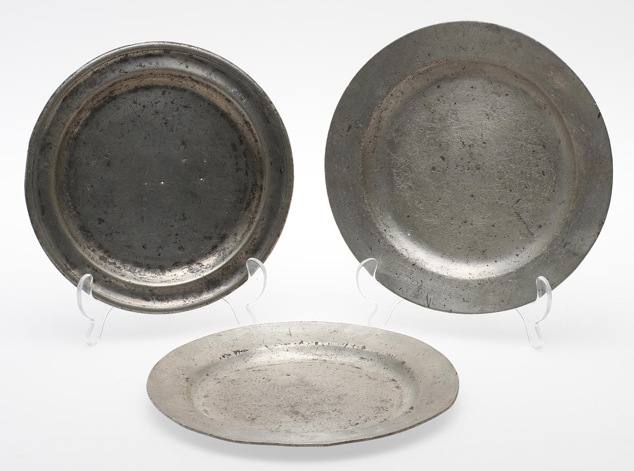 TALLRIKAR, tenn, en stämplad Stockholm.