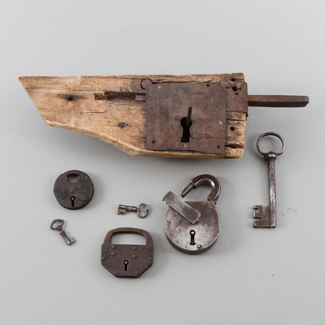 LÅS, HÄNGLÅS, 3 st. 1700/1800.