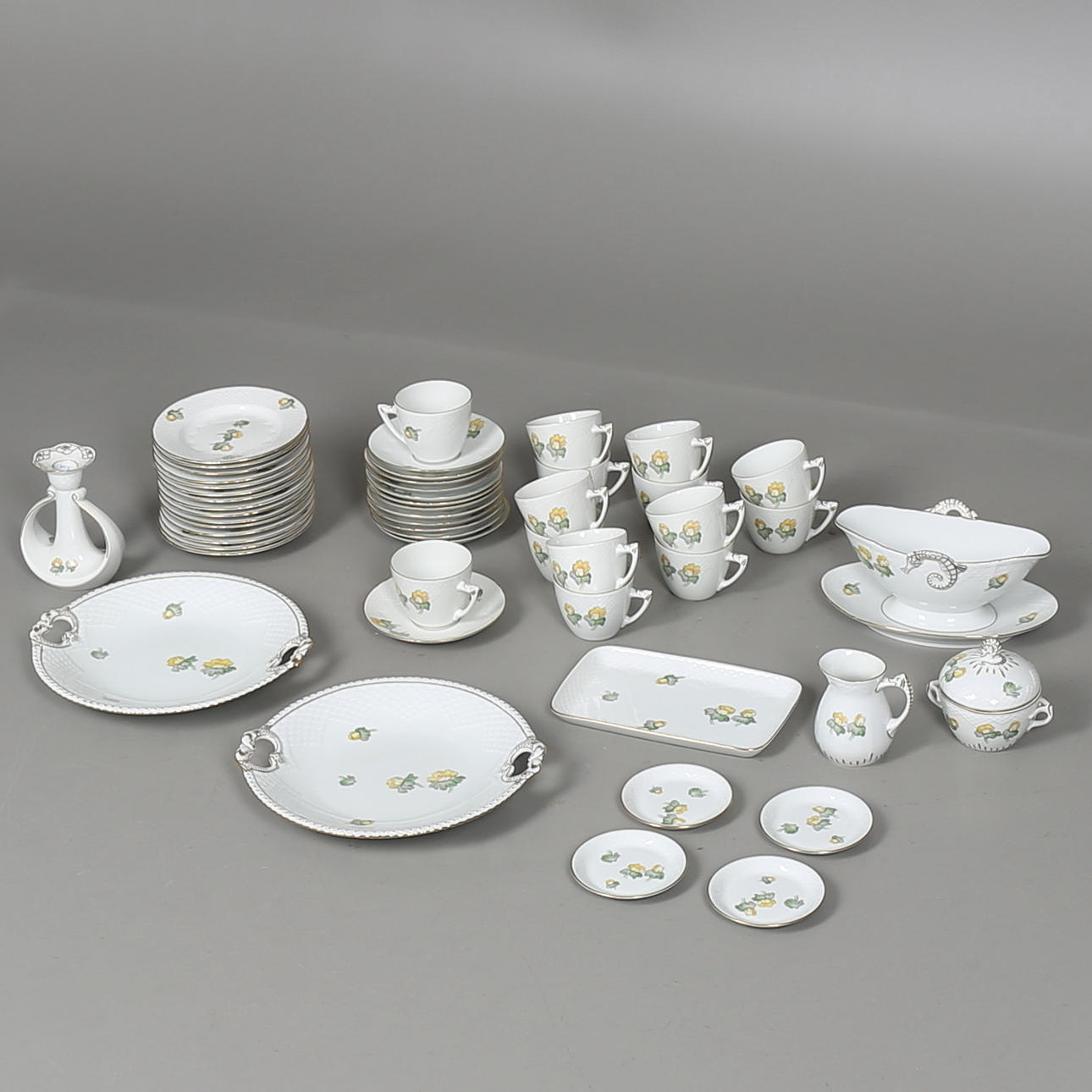 KAFFESERVIS i porslin, 53 delar, "Erantis", Bing & Gröndahl, Danmark.