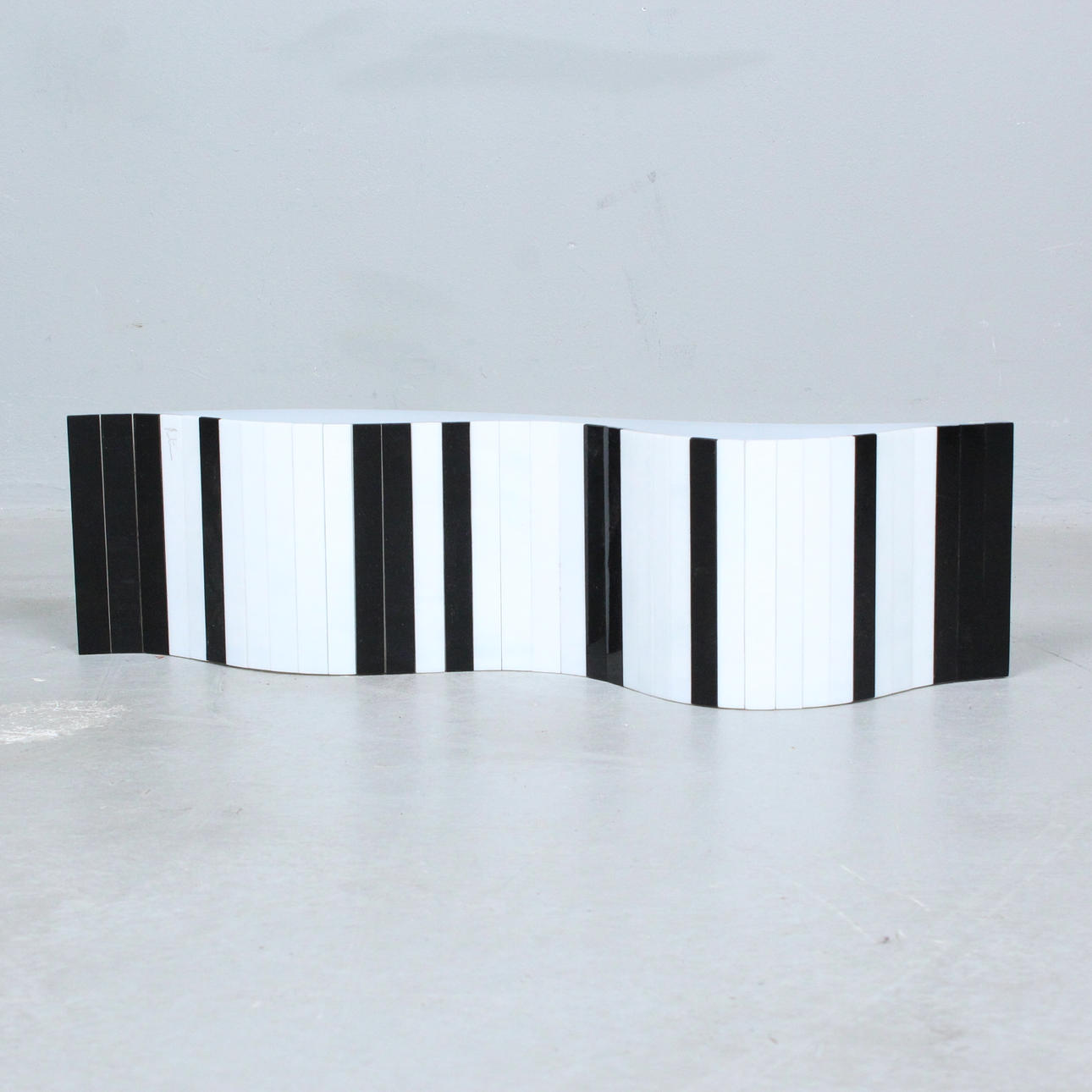 ARTURO ALVAREZ. Wand- / Tischleuchte, Modell 'Vento Vn06'.