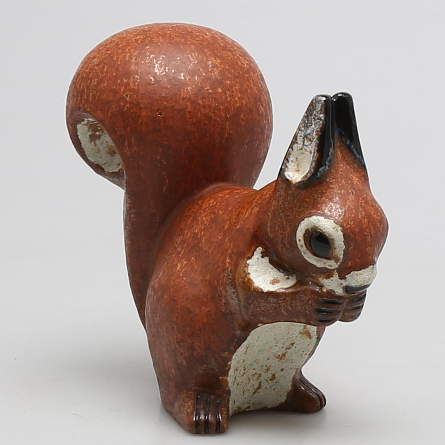 FIGURE in earthenware, squirrel, Thomas Hellström, Nittsjö.