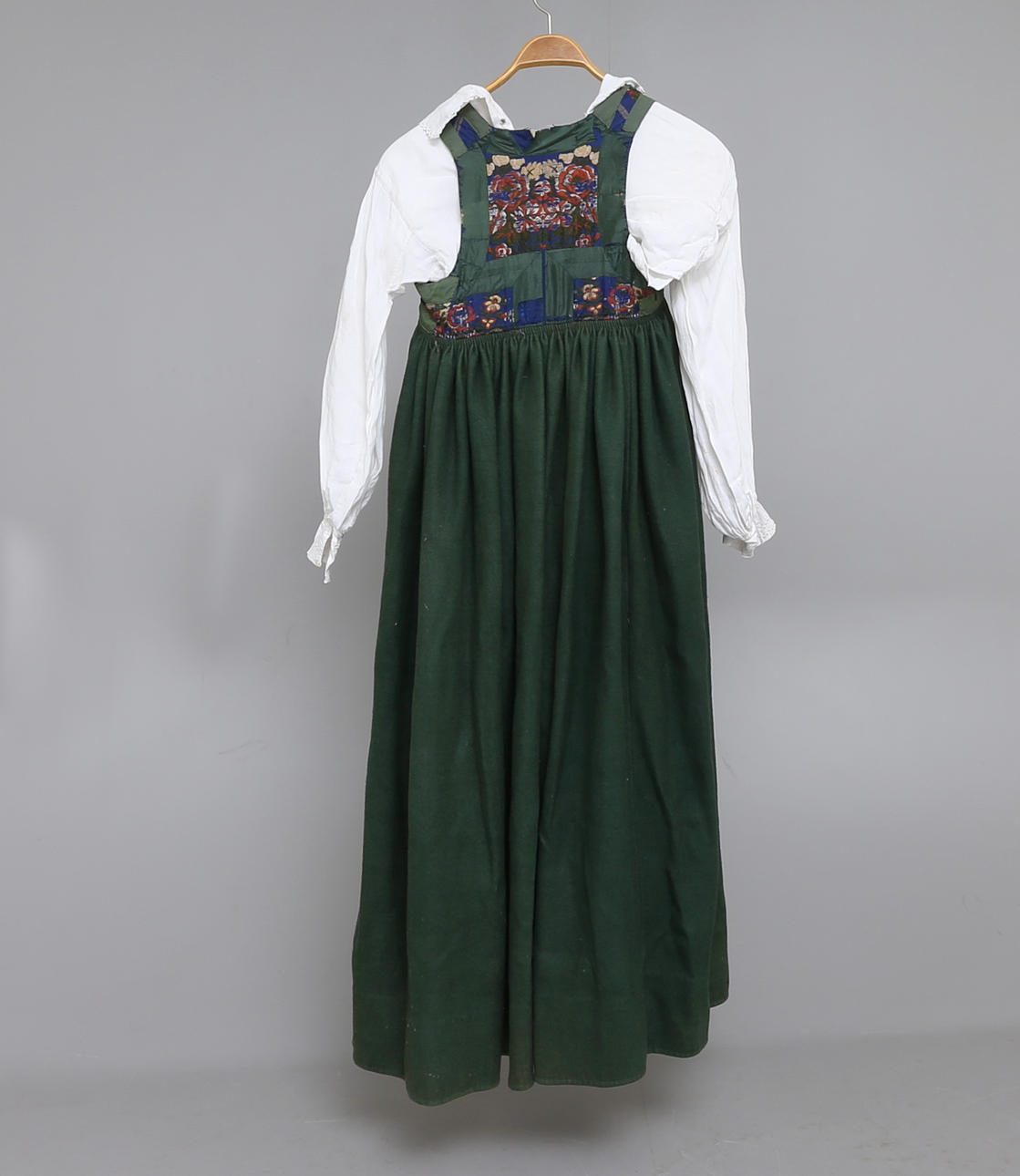 FOLKDRÄKT, möjligen Öland, Sverige, 1900-tal.