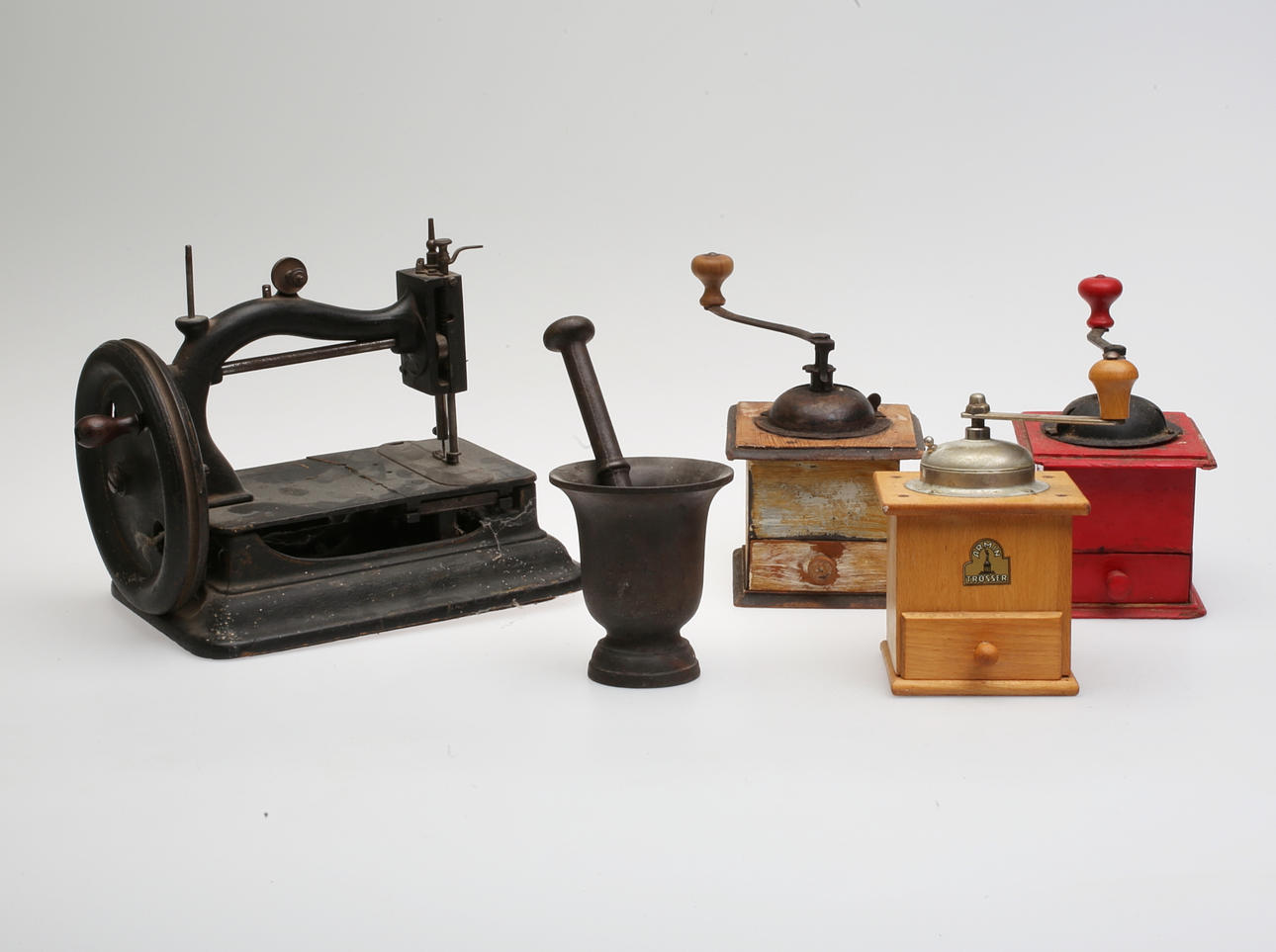 COMMON OBJECTS, 5 parts, 18/1900s.