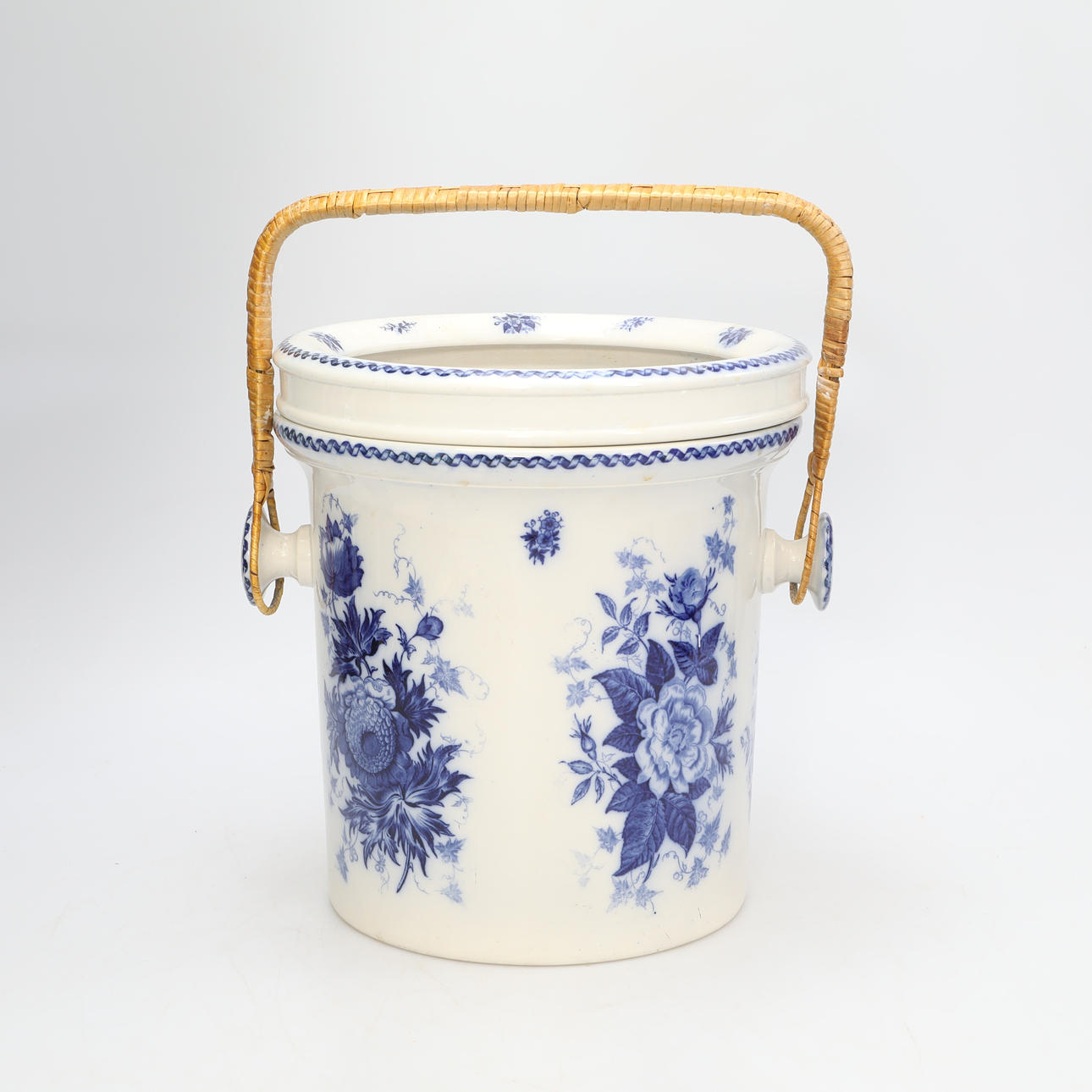 WC, mit Griff, Keramik.