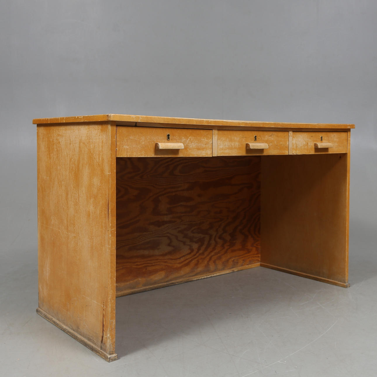 KATEDER, Mitte 20. Jahrhundert.