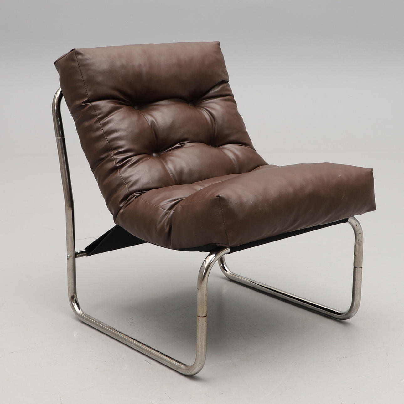 LÆNESTOL, stålrør og gallon.