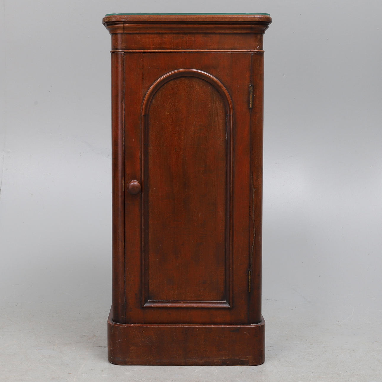 GRYTSKÅP, MAHOGNY, VIKTORIANSKT, OMKRING 1880.