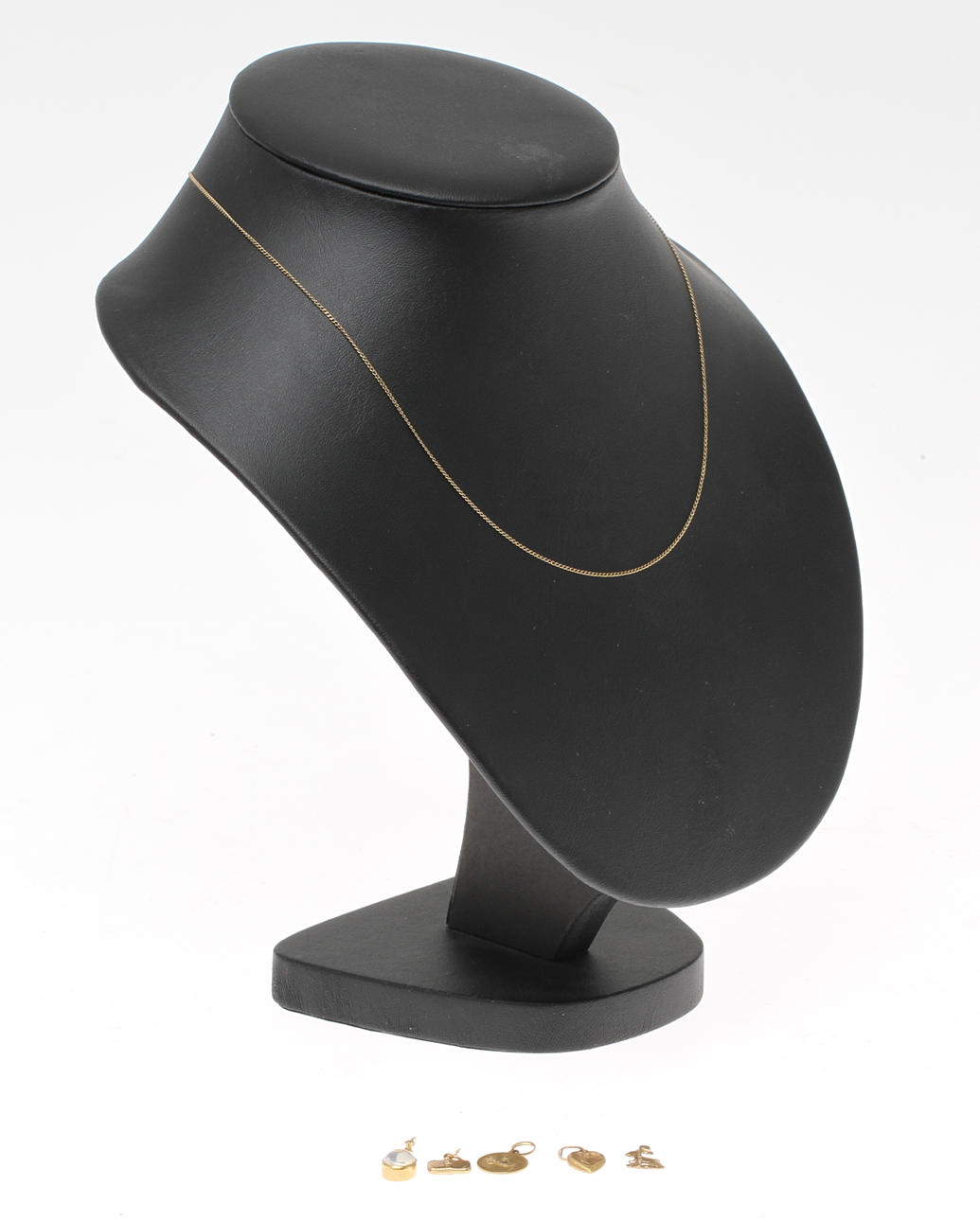 HÄNGEN, 5 st samt KEDJA, 18k guld. Tot vikt 5,1 gram.