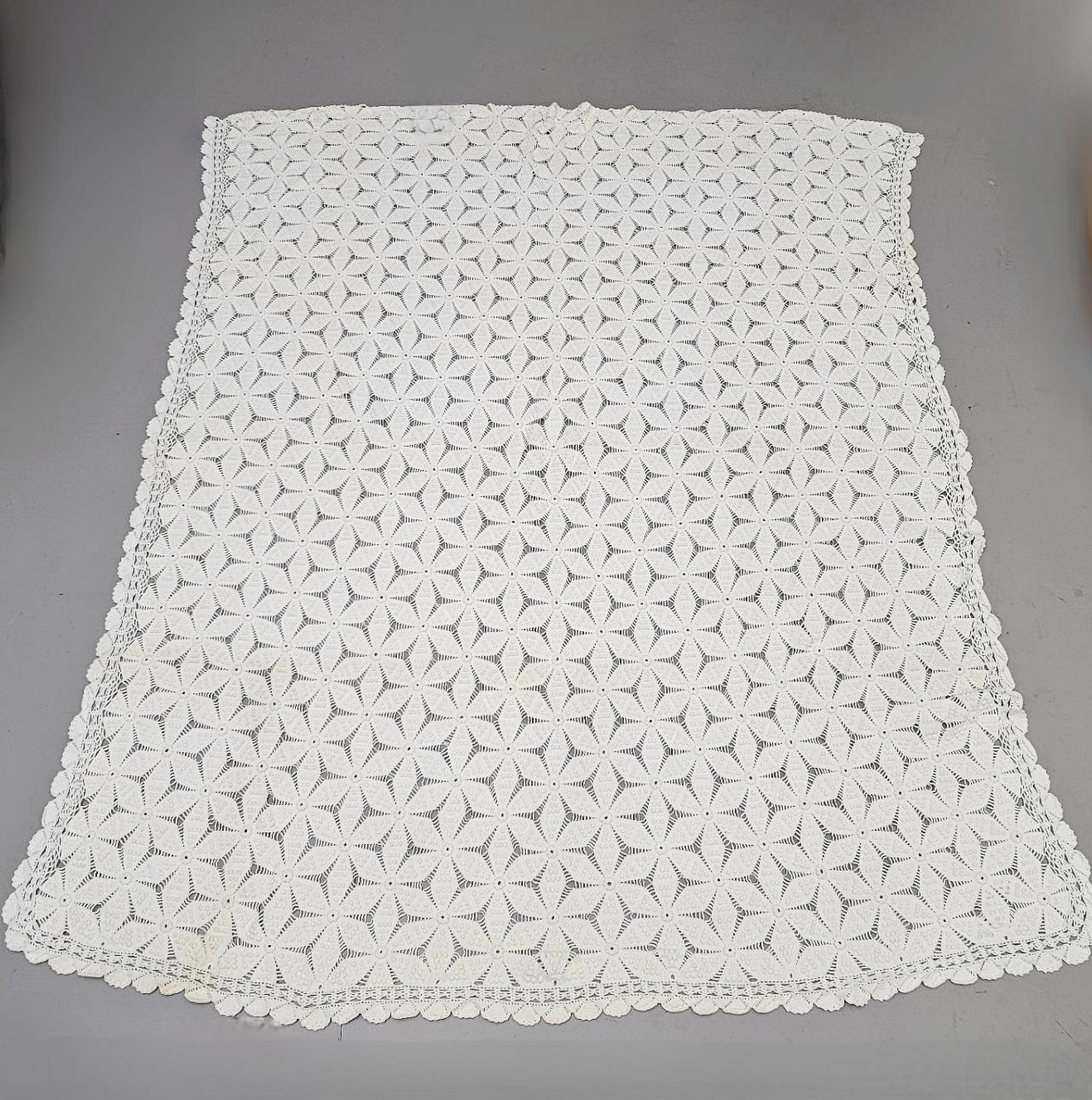 HÆKLET SENGETÆPPE.