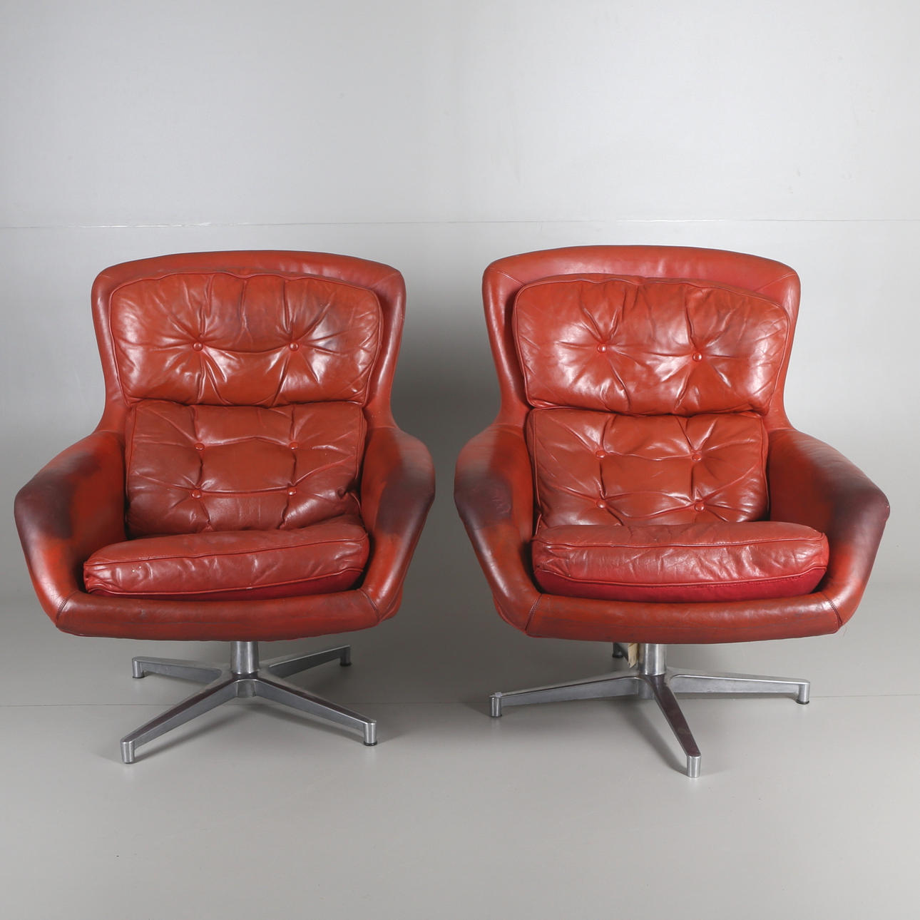 FÅTÖLJER, 2 st, möjligen Dux, 1900-tal senare hälft.