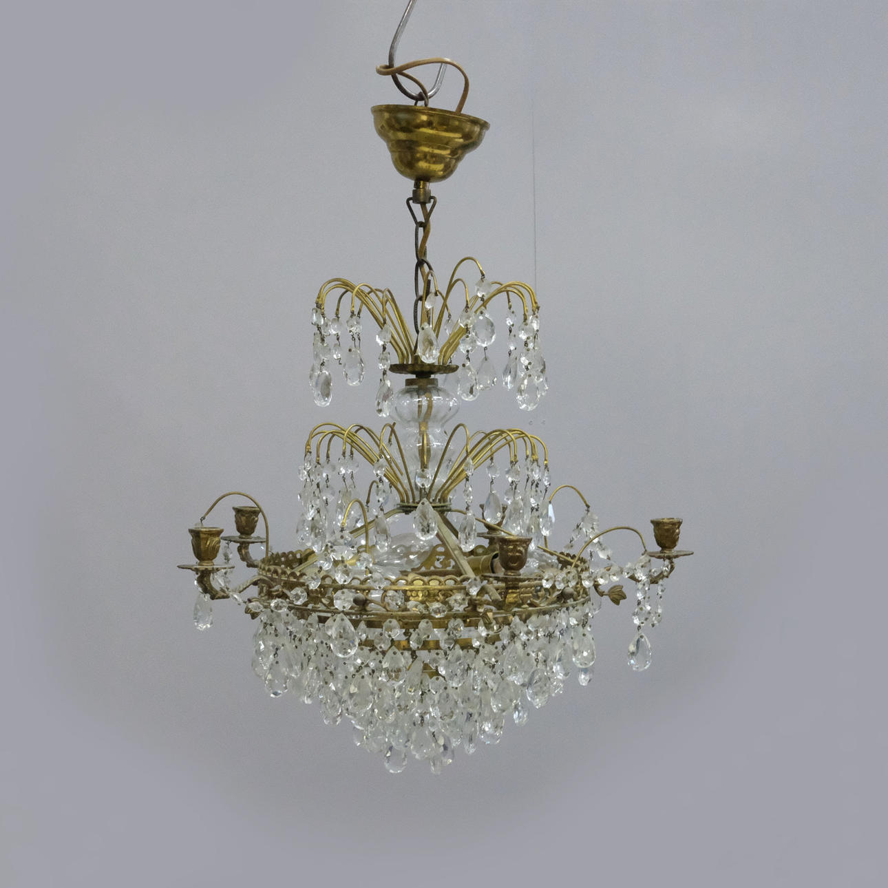 LJUSKRONA MED PRISMOR.