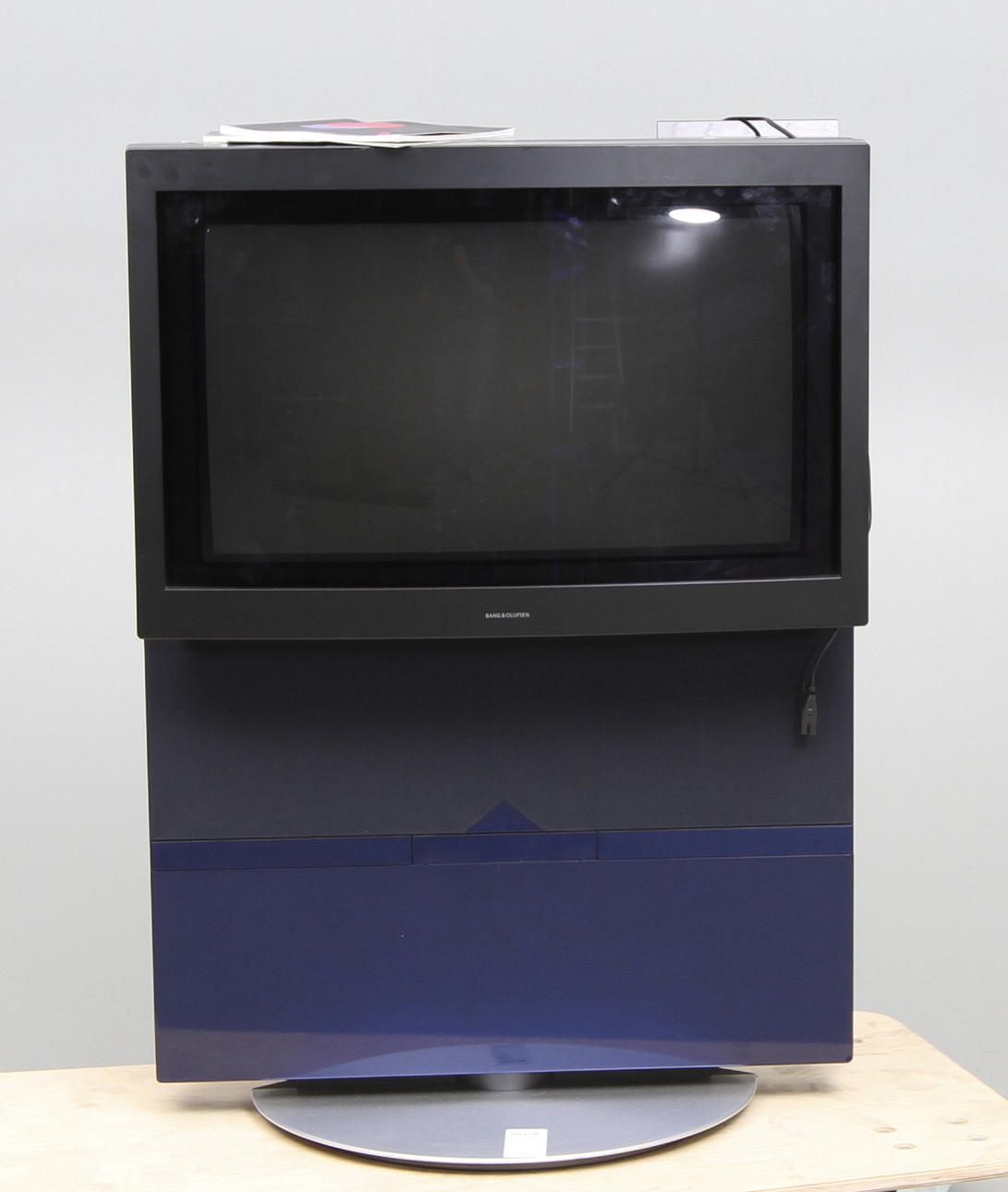 Fernseher, Bang & Olufsen Beovision Avant.