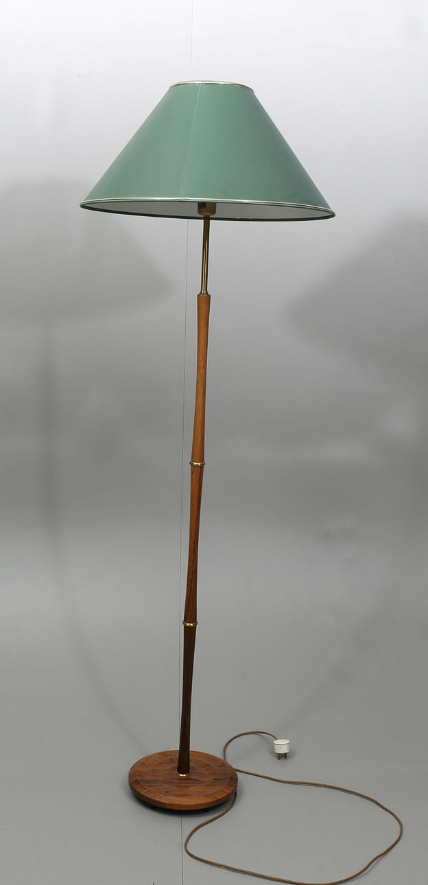 GOLVLAMPA, träfot, Sverige, 1900-talets mitt.