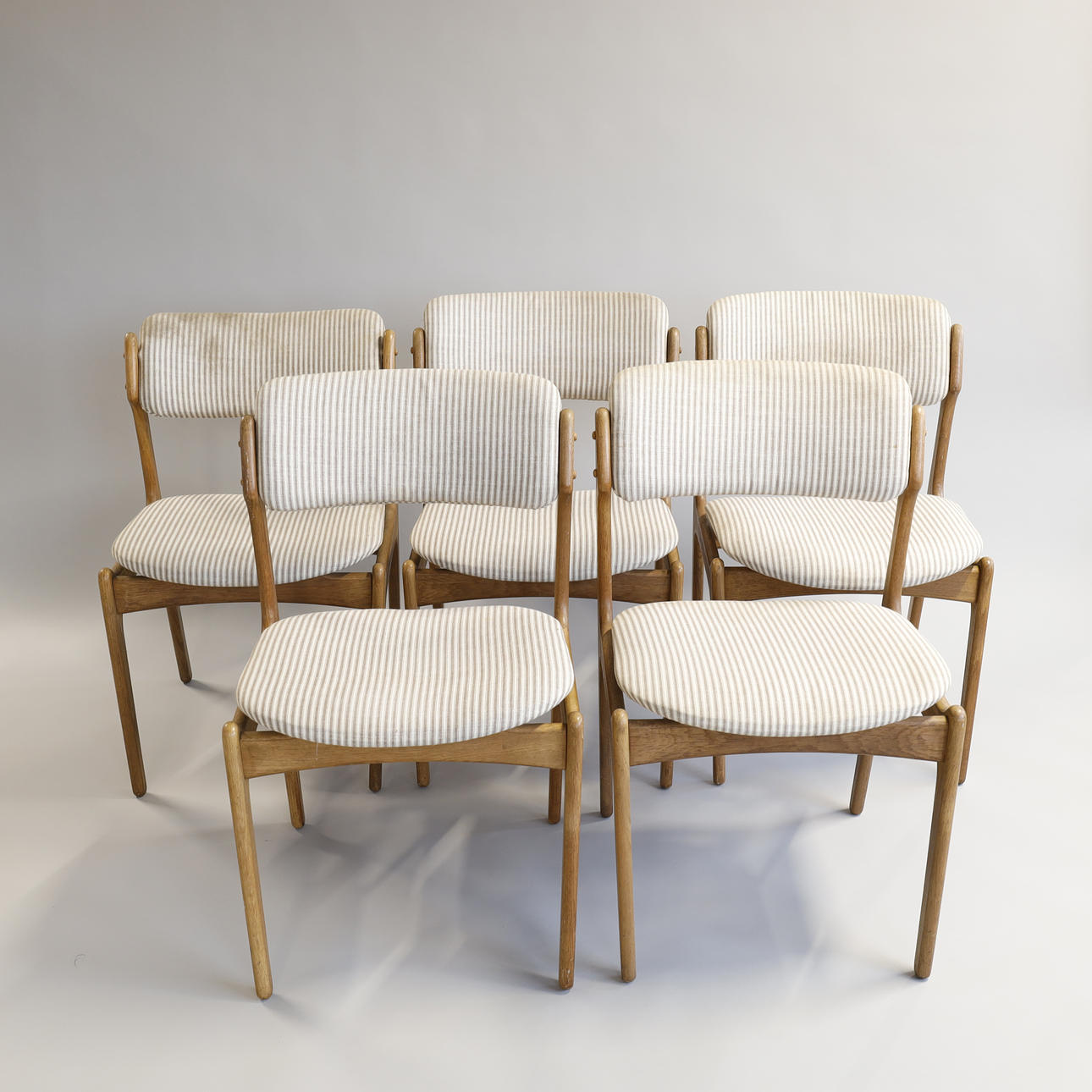 ERIK BUCH. 5 STOLAR, O. D. Möbler, Danmark.