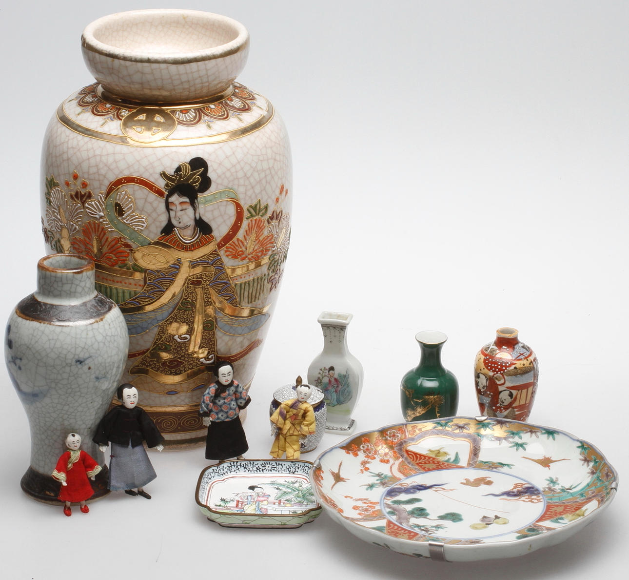 OSTINDISKA FÖREMÅL, 12 delar, 1900-tal.