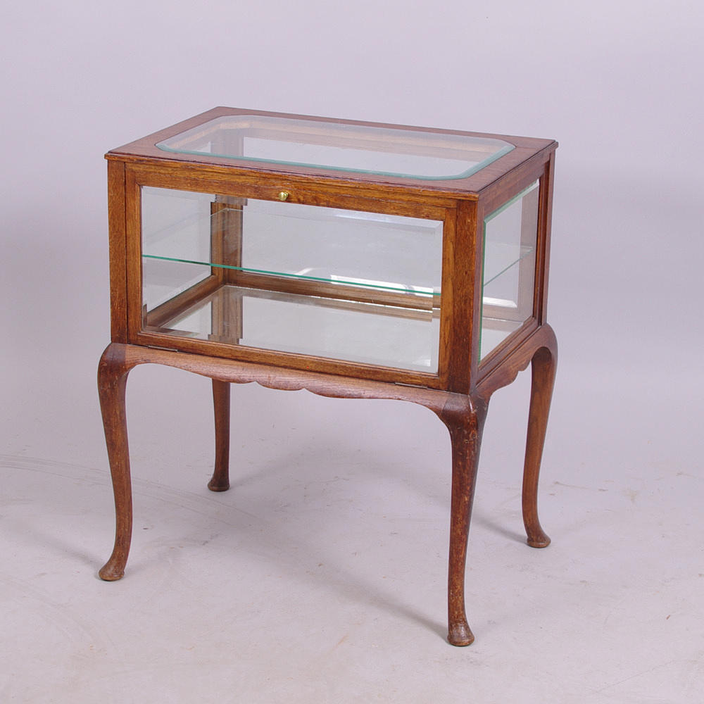 VITRINSKÅP, rokokostil, 1900-tal.