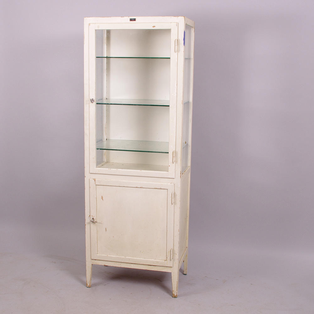 TANDLÄKARSKÅP, vitmålat, 1900-talets första hälft, KIFA, Stockholm.