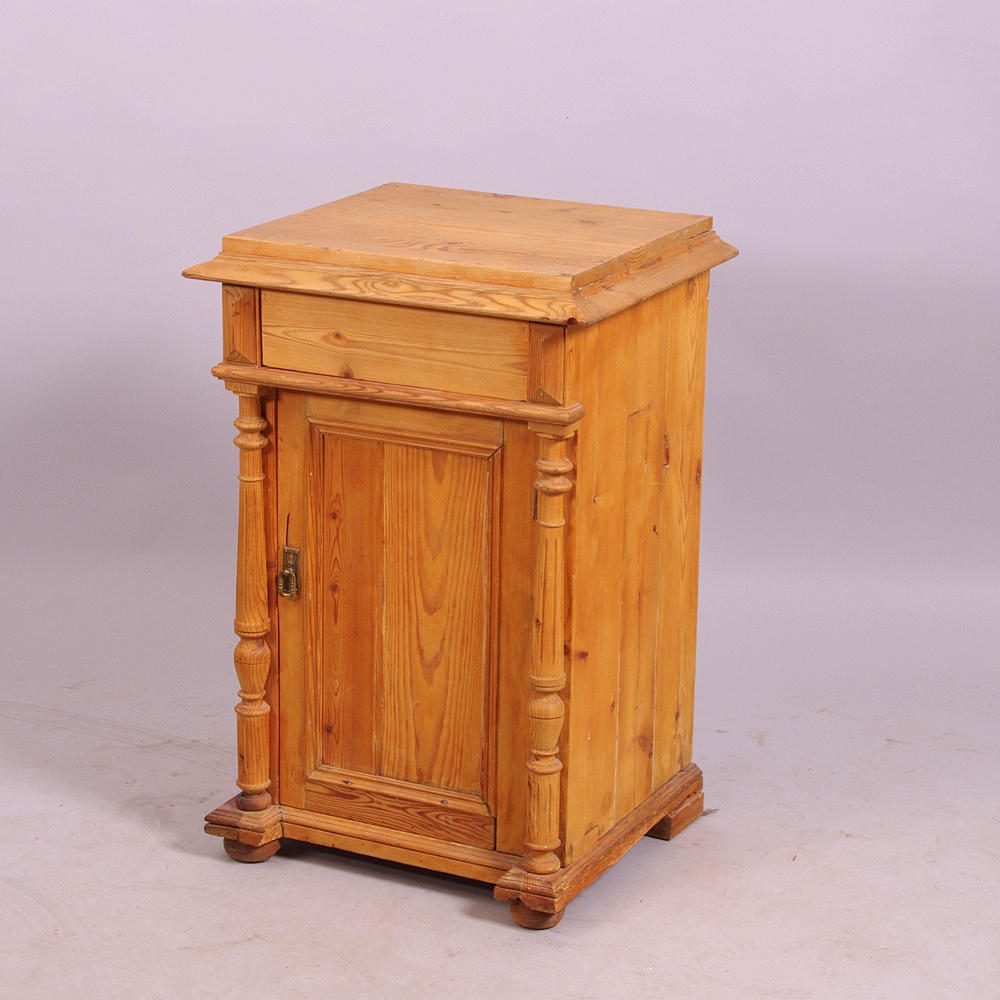 SÄNGBORD, avlutad fur, sent 1800-tal.