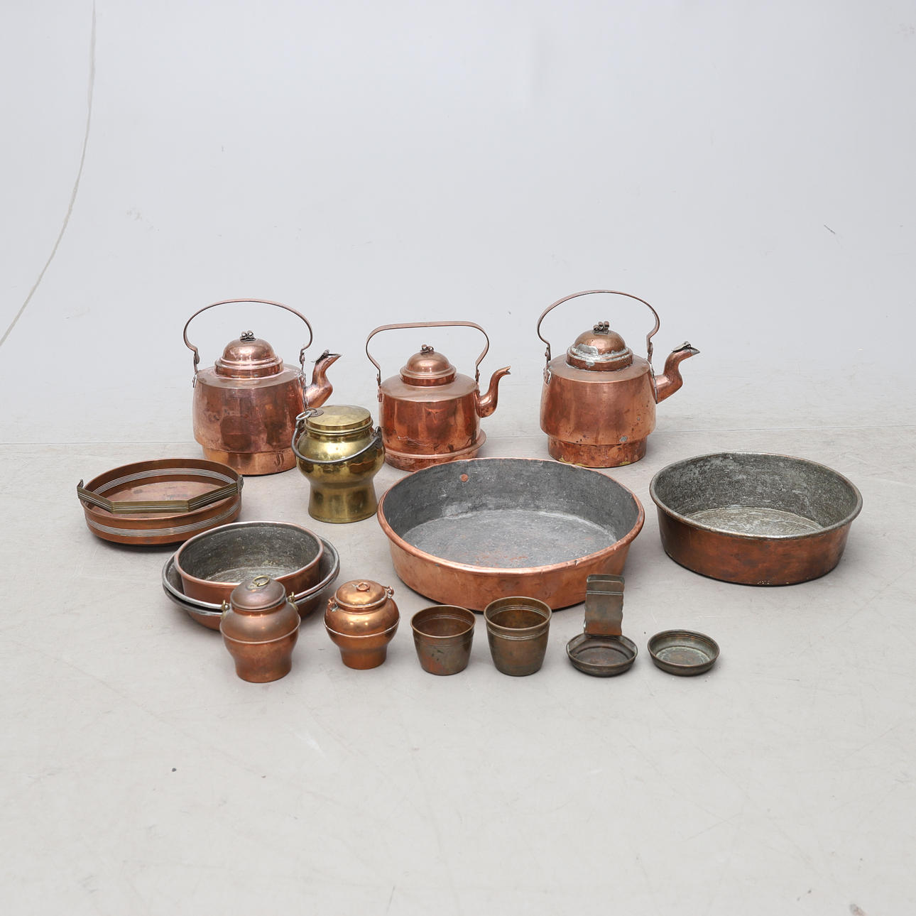 OBJETOS DE COBRE, incluidos moldes, 18/1900.