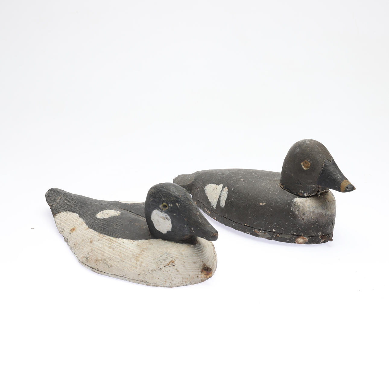 VETTAR, 2st, bemålat trä. 1900-talets första hälft.