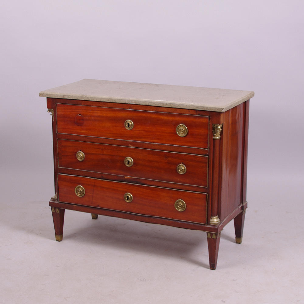 BYRÅ, mahogny med mässingsbeslag, sengustaviansk.