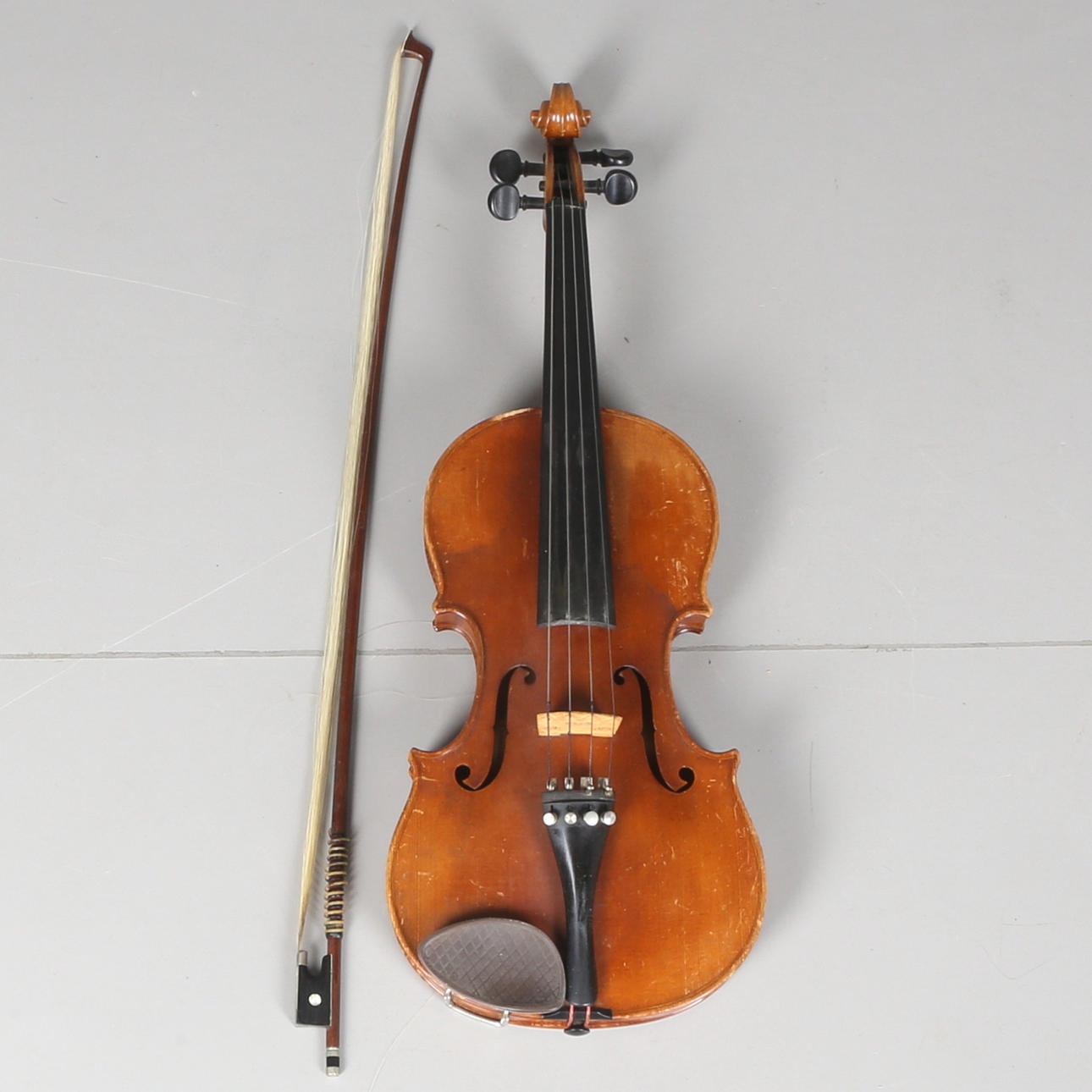 FIOL, Nicolaus Amatus. Efter. Cremona, violin, i fodral, 1900-talets första hälft.