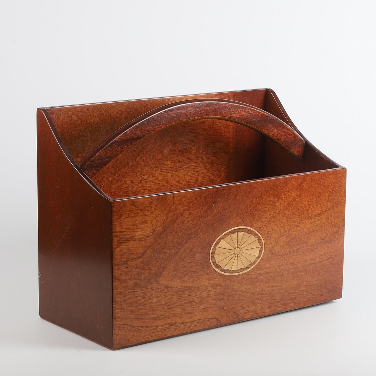 TIDNINGSKORG, trä, 1900-talets andra hälft.