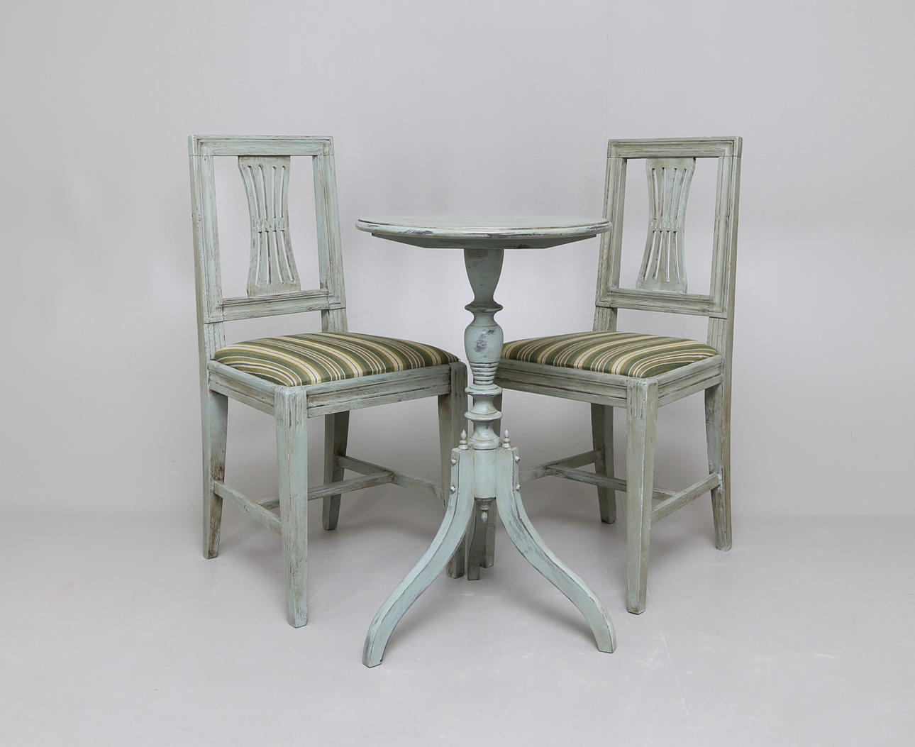 BORD samt STOLAR, 3 delar, gustaviansk stil.