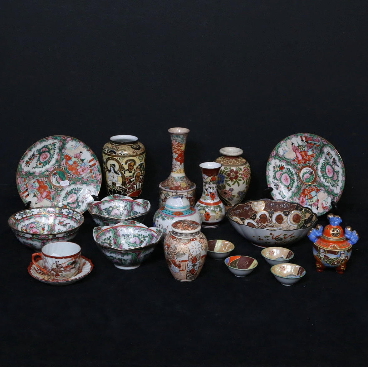 EAST INDIAN OBJECTS, ceramics, 18 pieces.