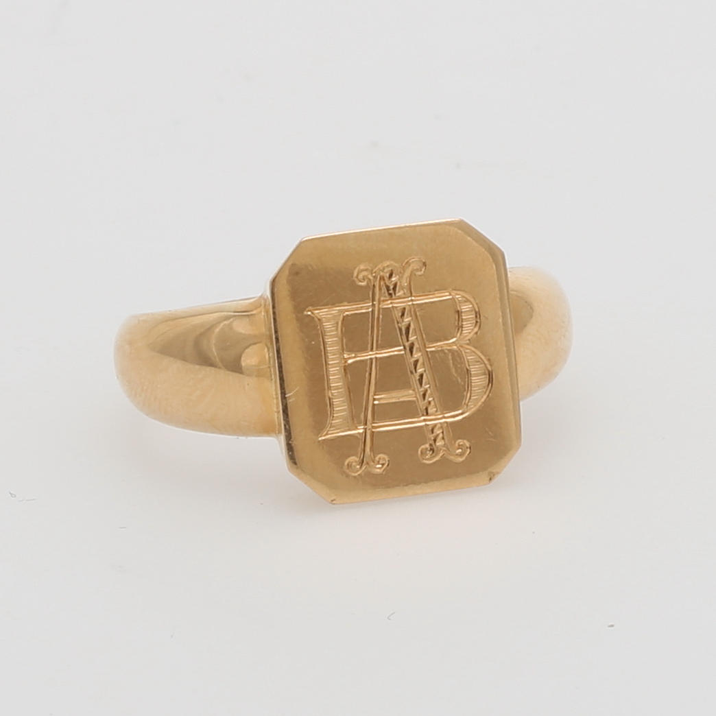 KLACKRING, guld 18 K, vikt 13,5 g.