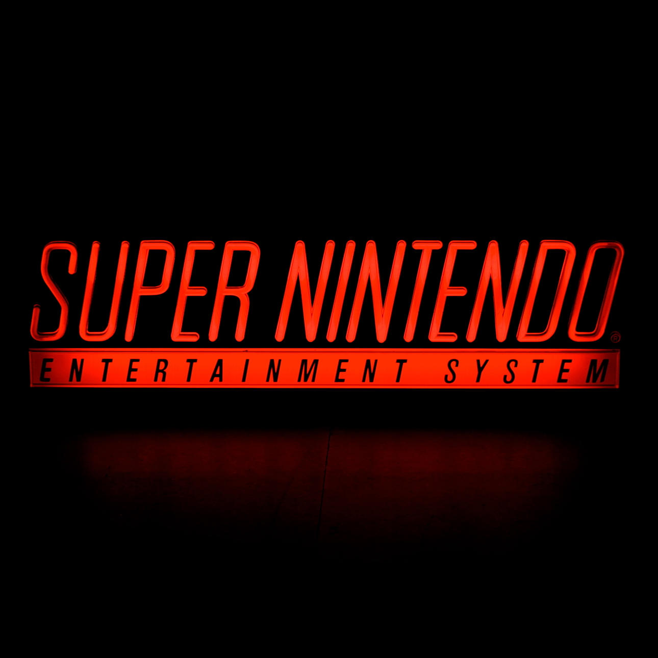 LJUSSKYLT, plåt och plast, Super Nintendo entertaiment system, 1990-tal.