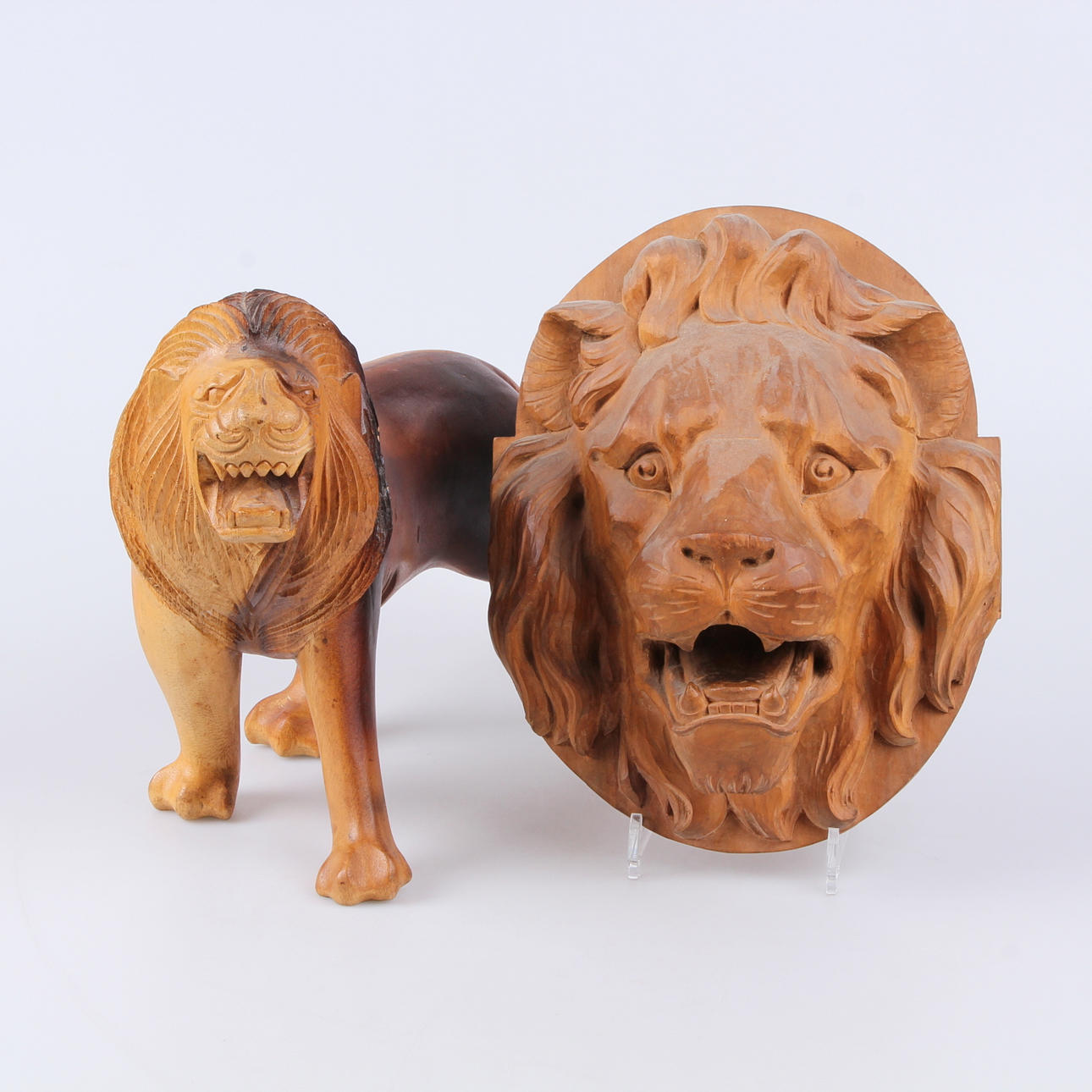 SKULPTUR samt väggplatta, trä, Lejon, 1900-tal.