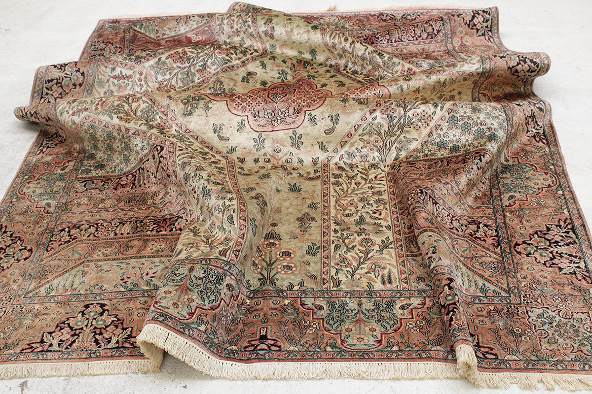 MATTA, Orientalisk, figural Kashmir, silke, 355 x 245 cm.