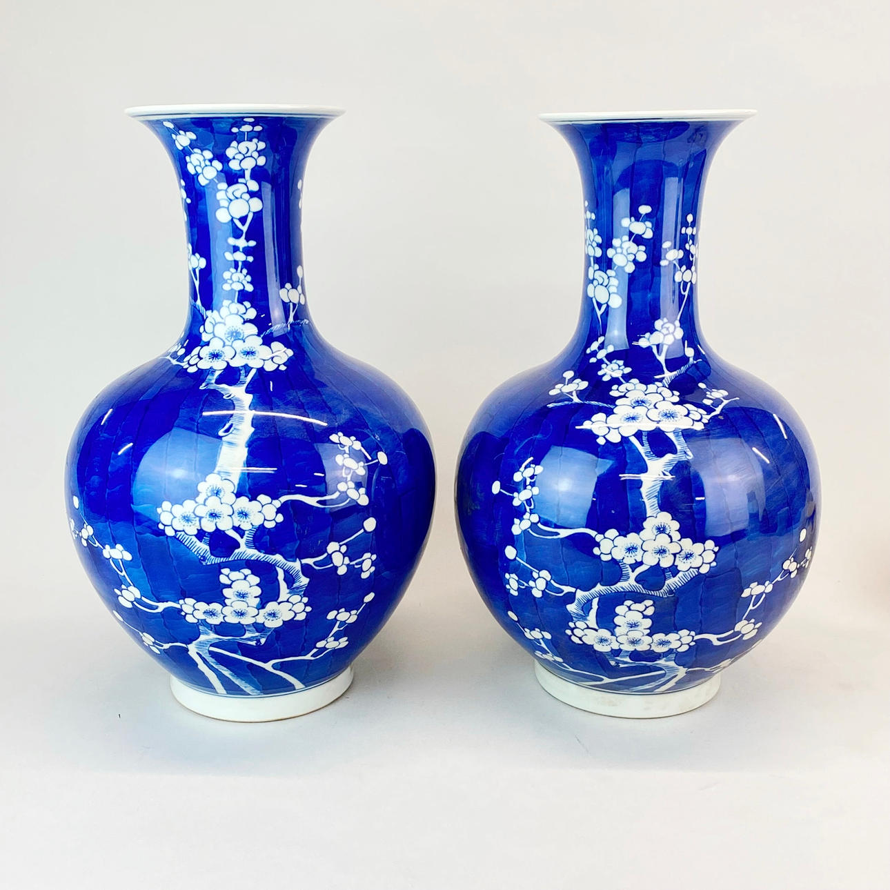 KINESISKA PRUNUS MÖNSTER VASER.