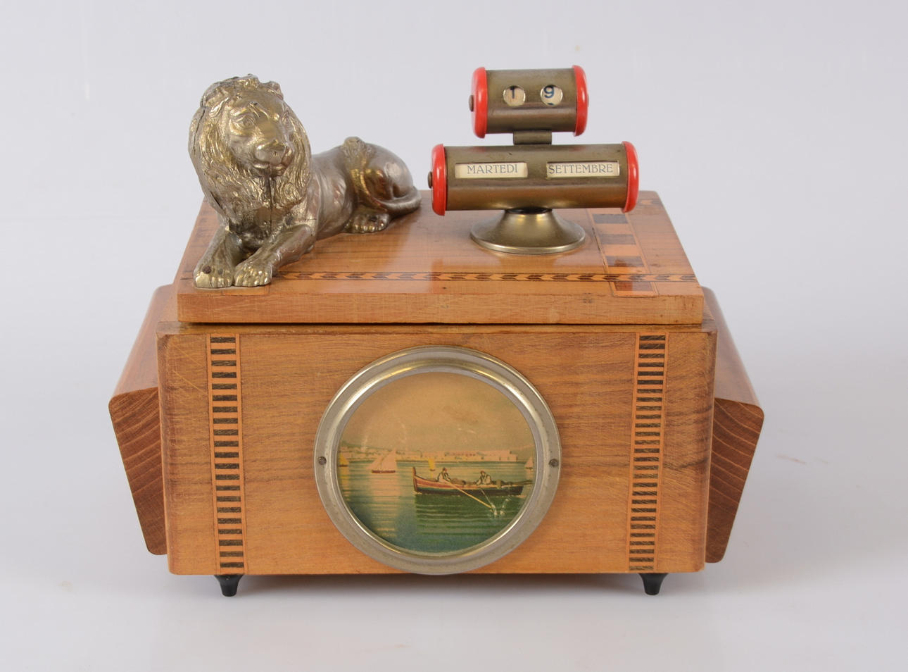 CIGARETTETUI MED SPELDOSA OCH DATUMMARKÖR.