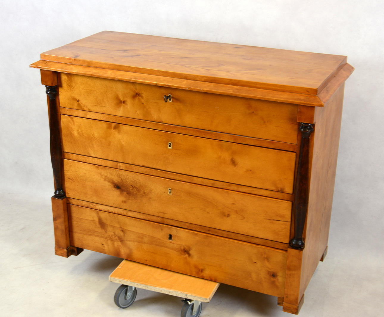 BYRÅ, 4-lådig, mahogny, senempire, 1800-talets slut.