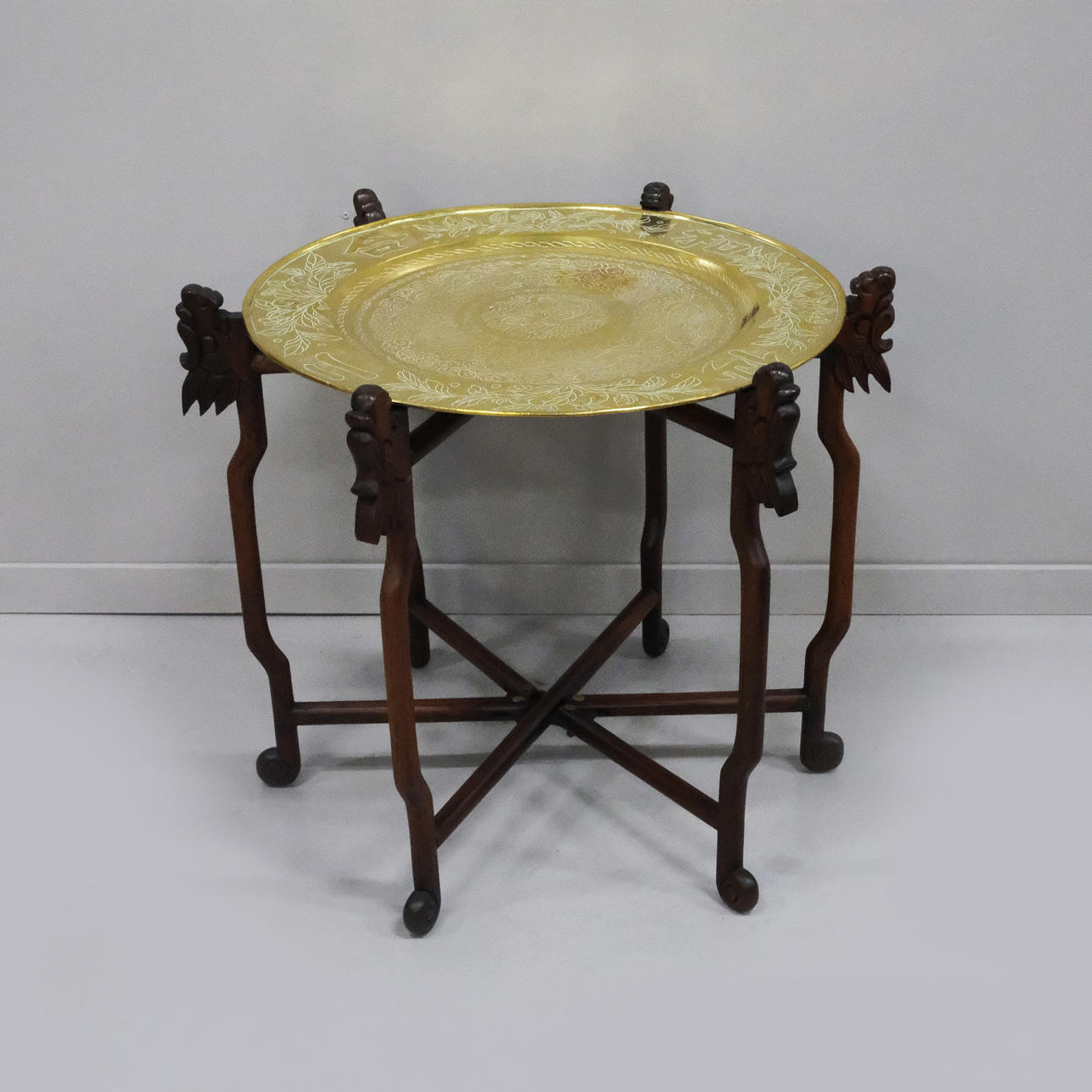 ORIENTAL PLATE TABLE.