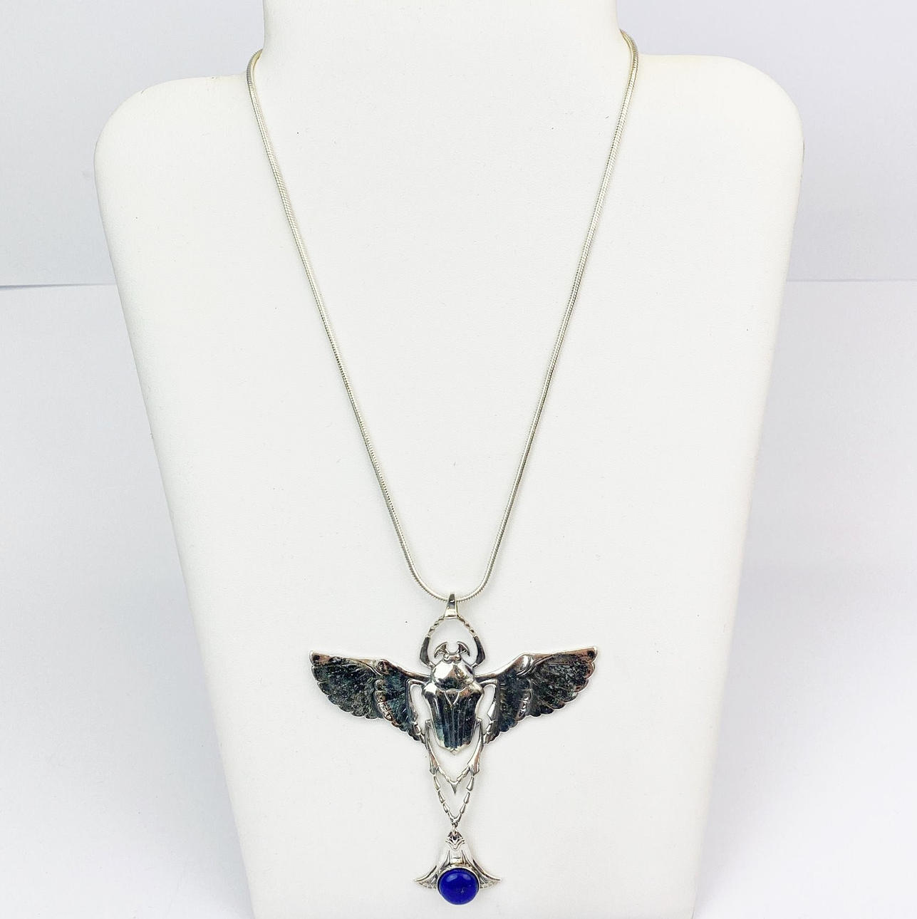 ANHÄNGER UND KETTE IM JUGENDSTIL.